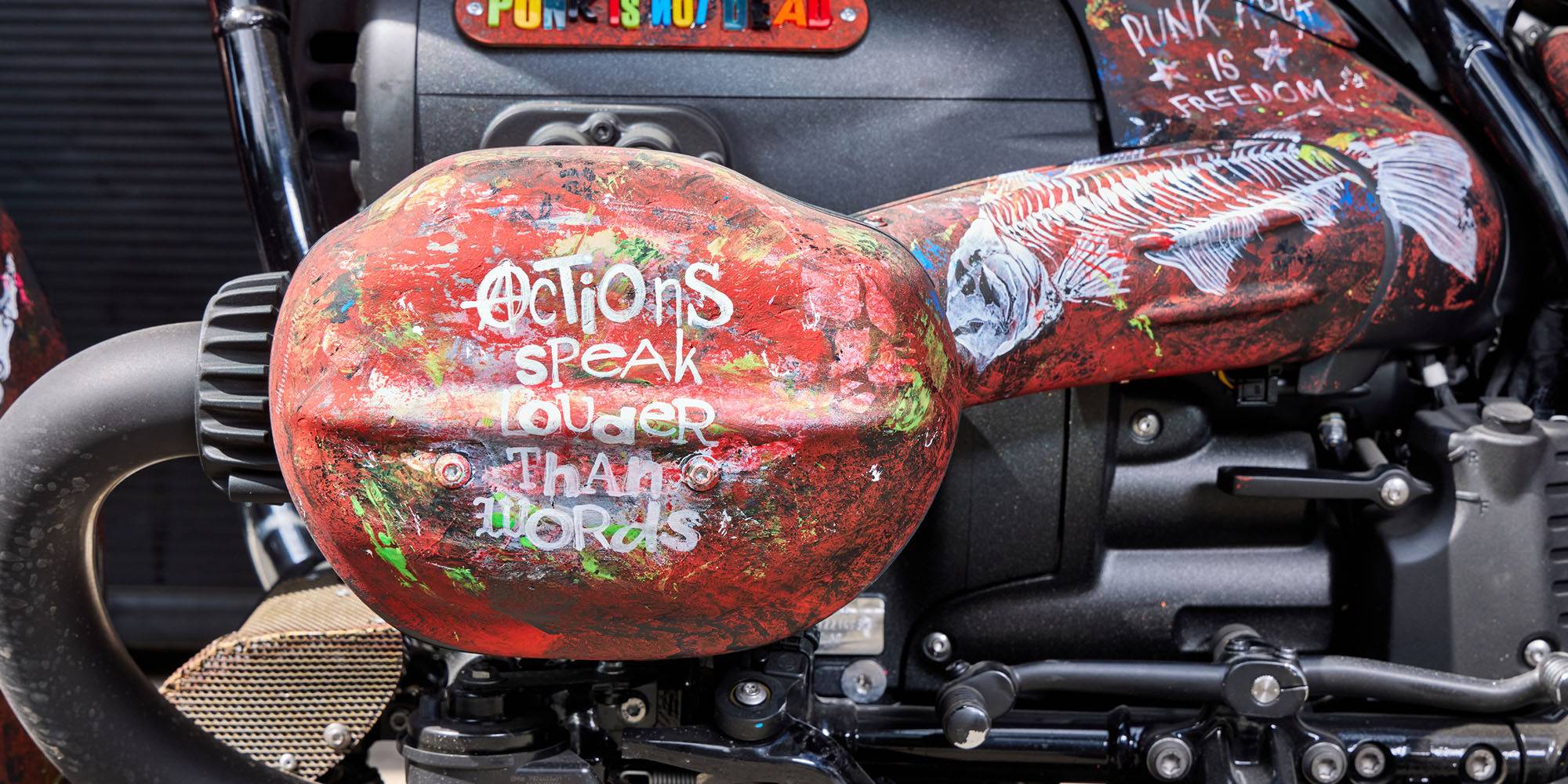 BMW R18 Bagger Stephan Marquard - Cooking is like Punk Rock