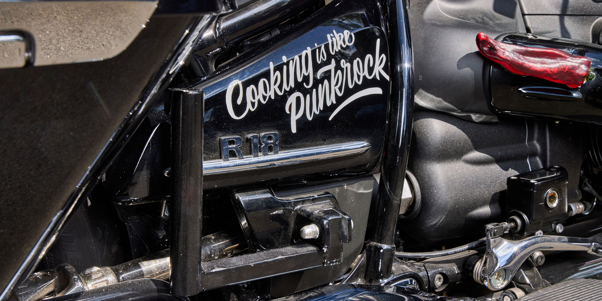 BMW R18 Bagger Stephan Marquard - Cooking is like Punk Rock